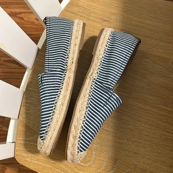 Tommy Hilfiger Navy Stripe Espadrilles shoes size 9.5 NWOB - Picture 8 of 9